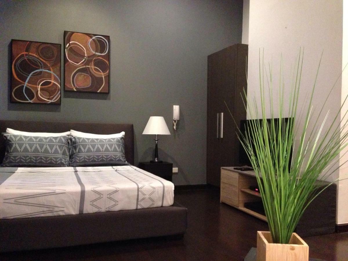 Seven Doors Aparthotels In Gramercy Makati Makati City ภายนอก รูปภาพ